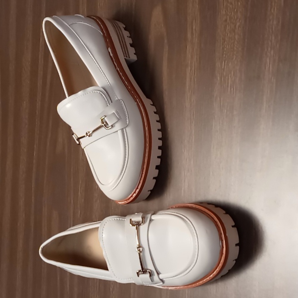 ZBY Creme and Brown Healed Loafer Size 5 1/2